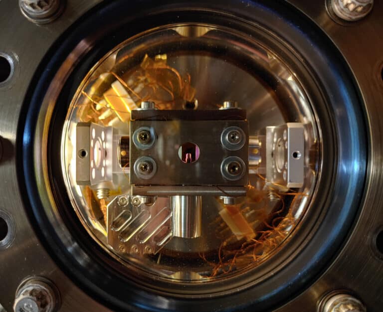The vacuum chamber with the experimental setup to levitate a particle inside of a cavity. The cavity consists of two mirrors coated to be extremely reflective for infrared light. The cylindrical part in the center holds a lens at its tip to focus the infrared laser down to a point at which the particle is trapped. Credit: Johannes Piotrowski